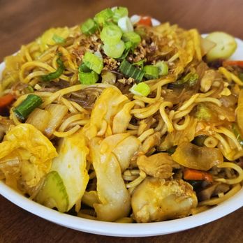 Chibog - Bam-i (Visayan origins of 1:1 pancit canton and sotanghon mix) - Filipino Near Me - Daly City, California Chibog - Bam-i (Visayan origins of 1:1 pancit canton and sotanghon mix) - Filipino Near Me - Daly City, California