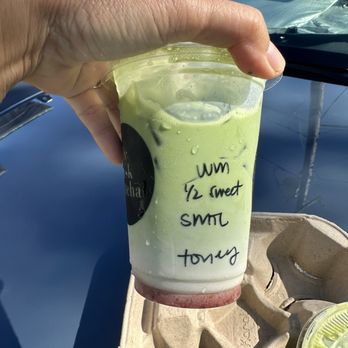 Daily Whisk Matcha - Strawberry matcha - Cafes Near Me - Honolulu, Hawaii