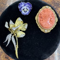 Main St Jewelry & Watches - Antique and vintage 18k Gold brooches