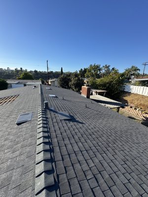 San Diego 92123 - This roof was in very bad condition, with several leaks. The customer received an estimate from us before the rainy season, and we promptly installed a new roof. Now, the customer is happy with zero issues and with a brand-new roof.