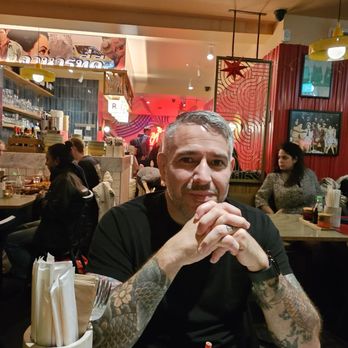 Rosa's Thai Cafe - Happy husband - Thai Near Me - London, XGL Rosa's Thai Cafe - Happy husband - Thai Near Me - London, XGL