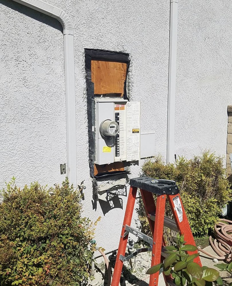 Slide of Martinez Electrical Services