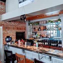 R&R Crafthouse Grill - Inside