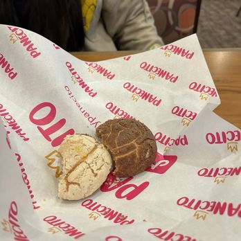 Loaded Cafe Restaurants Lawndale - Appetizer conchas nice and warm - Burgers Near Me - Lawndale, California