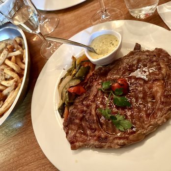 La Vache et le Cuisinier - Incredibly delicious beef dish with pommé frittés - French Near Me - Paris, 75 La Vache et le Cuisinier - Incredibly delicious beef dish with pommé frittés - French Near Me - Paris, 75