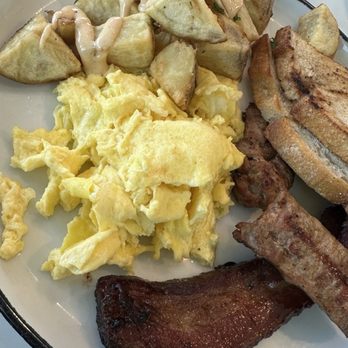 Gaucho Beach - Gaucho Breakfast Platter - Sandwiches Near Me - Long Beach, California