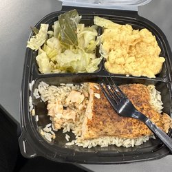Shugar Shack Soulfood Truck & Catering - Salmon, Mac cabbage