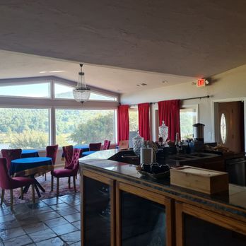 Quiet Mind Mountain Retreat - Dining area and kitchen - Day Spas Near Me - Julian, California Quiet Mind Mountain Retreat - Dining area and kitchen - Day Spas Near Me - Julian, California