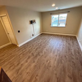 Blakeley Renovations - LVP install, interior paint & baseboards - Handyman Near Me Blakeley Renovations - LVP install, interior paint & baseboards - Handyman Near Me