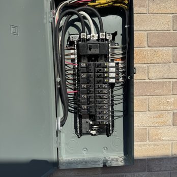 4Hermanos Electric - Electrical panel with main - Electricians Near Me - Brownsville, Texas 4Hermanos Electric - Electrical panel with main - Electricians Near Me - Brownsville, Texas