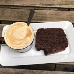Karsmakers - Regular latte and choco cake ! Well begin:)