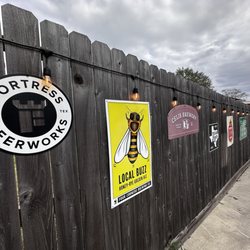 Old Oak Taphouse - Fun decor