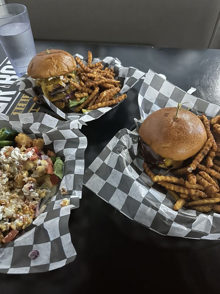 BRO BRGR BAR Updated September 2024 15 Reviews 2101 Broadway Ave