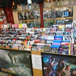 St Georges Arcade - DVD und Bücher.