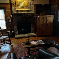 Dancing Bear Lodge - Gas fireplace...nice ambience!