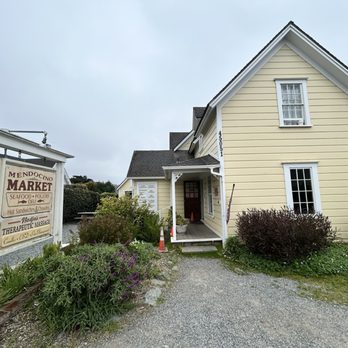 Mendocino Market - Entrance - Grocery Near Me - Mendocino, California