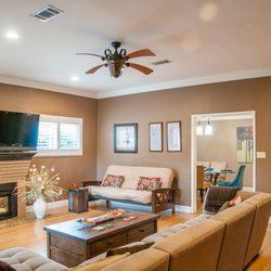 Onyx Properties - Living Room Vacation Rental