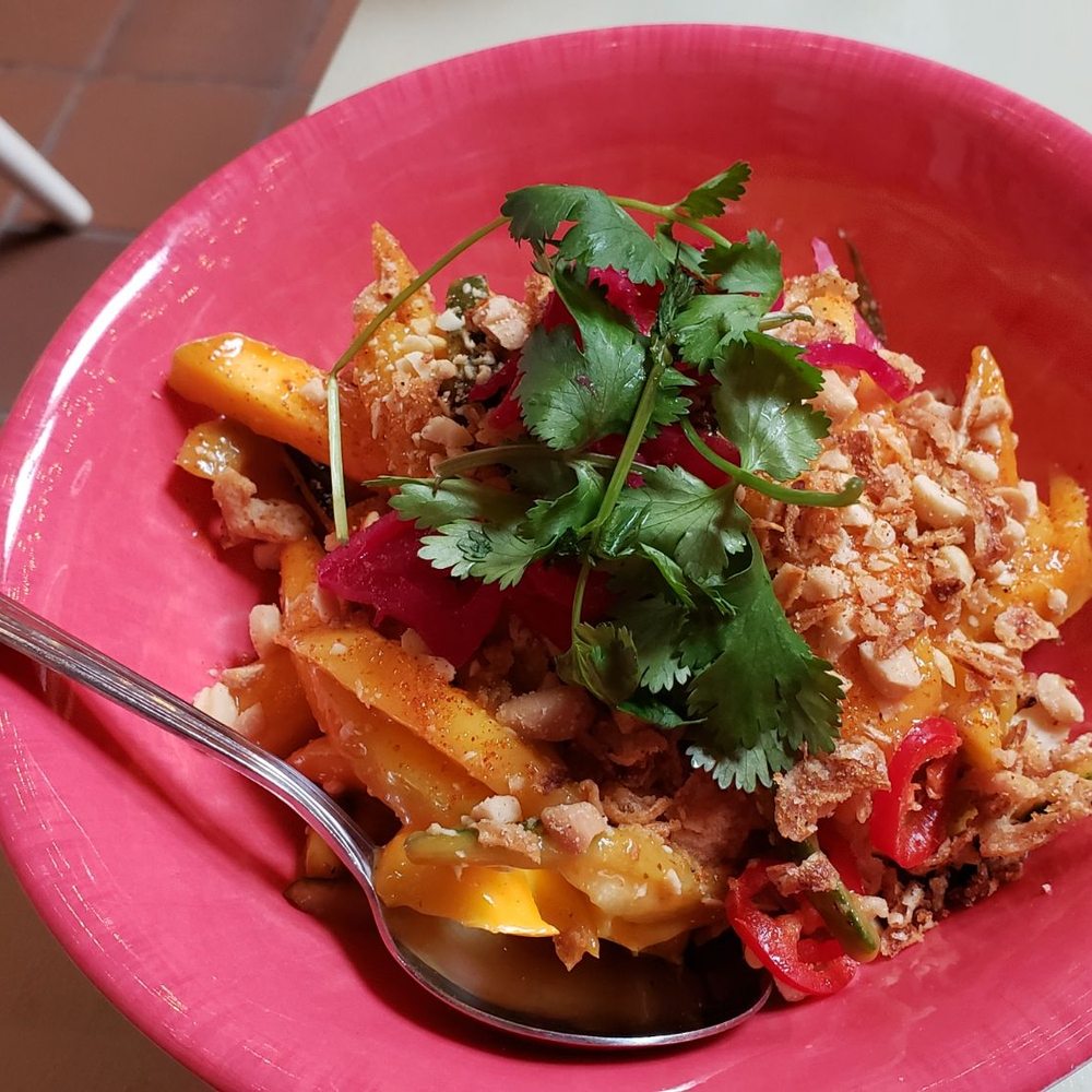 Escondite - Mango salad - Mexican Near Me - Dollard-des-Ormeaux, Quebec