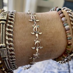 Maui Clothing Company - Love this sterling turtle bracelet I found here!