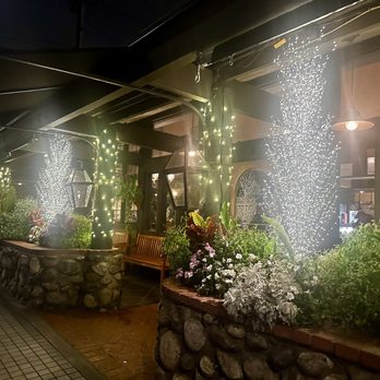 The Kettle - Entrance by night - Diners Near Me - Manhattan Beach, California