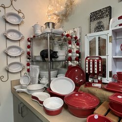 Worn Yesterday - Festive Dinnerware