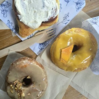 Fox & Oak - Maple Walnut, Mango Passionfruit + Cinnamon Bun - Donuts Near Me - Squamish, British Columbia Fox & Oak - Maple Walnut, Mango Passionfruit + Cinnamon Bun - Donuts Near Me - Squamish, British Columbia
