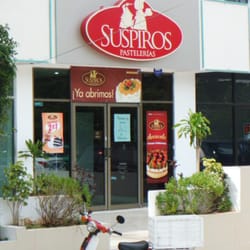 Pastelería Suspiros - Frente de la pasteleria.