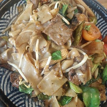 Miya - Pad see maw - Thai Near Me - Altadena, California