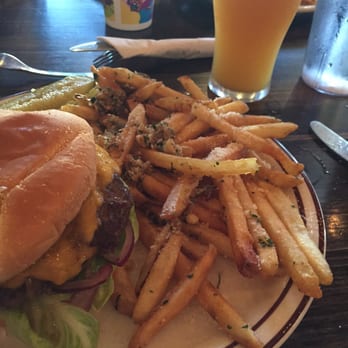 Sutter Buttes Brewing - Cheeseburger with garlic fries - Pubs Near Me - Yuba City, California