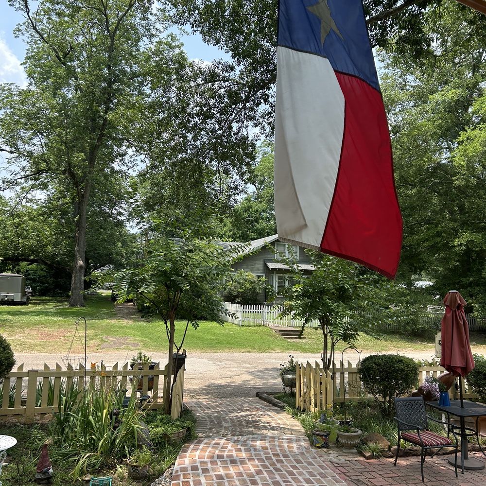 The Steamboat Inn - Looking out from front porch of Steamboat Inn - Bed & Breakfast Near Me - Jefferson, Texas The Steamboat Inn - Looking out from front porch of Steamboat Inn - Bed & Breakfast Near Me - Jefferson, Texas