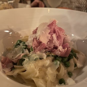 Oliva Enoteca - "Limone" Linguine with lemon, peas and prosciutto. - Italian Near Me - Mérida, YUC Oliva Enoteca - "Limone" Linguine with lemon, peas and prosciutto. - Italian Near Me - Mérida, YUC