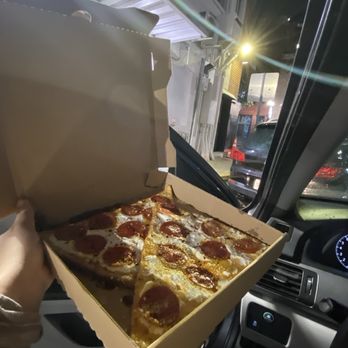 Eagles Pizza Downtown - Bianca with pepperoni - Pizza Near Me - Orlando, Florida Eagles Pizza Downtown - Bianca with pepperoni - Pizza Near Me - Orlando, Florida