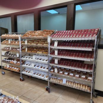 La Tour Bakehouse - Display - Bakeries Near Me - Honolulu, Hawaii
