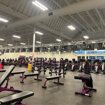 Planet Fitness - Main floor - Gyms Near Me - Watchung, New Jersey Planet Fitness - Main floor - Gyms Near Me - Watchung, New Jersey