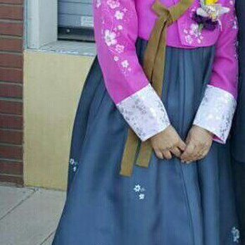 Kuak's Hanbok - My mom's hanbok - Women's Clothing Near Me - Fullerton, California Kuak's Hanbok - My mom's hanbok - Women's Clothing Near Me - Fullerton, California