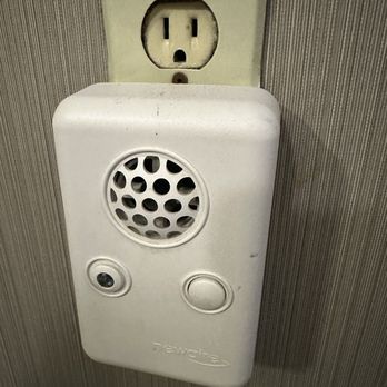 Courtyard by Marriott Lufkin - Plug in room and I don't even know what this thing is - Hotels Near Me - Lufkin, Texas Courtyard by Marriott Lufkin - Plug in room and I don't even know what this thing is - Hotels Near Me - Lufkin, Texas
