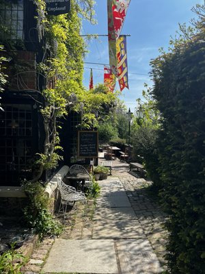 The Royal Standard of England by null