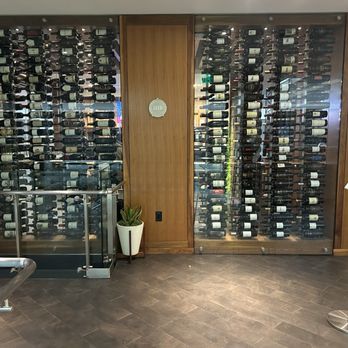The Centurion Lounge - Airport Lounges Near Me - San Francisco, California
