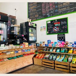 Earth Organic Juice Bar - Morning vibe.