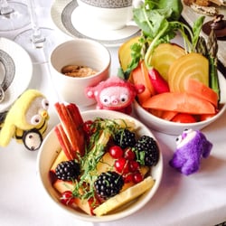 Bobergs Matsal - Säg bye bye till scones o andra godsaker än grönsaker/frukt om du är vegetarian/väljer innovativ afternoon tea-meny, juni 2015