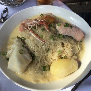 L'Alsace - Choucroute Poisson (seafood in bed of pickled cabbage) - Brasseries Near Me - Paris, 75