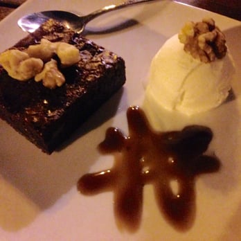 El Corazón Verde - También postres. Brownie un poco mazacote pero el helado se sale - Music Venues Near Me - Zaragoza, Z