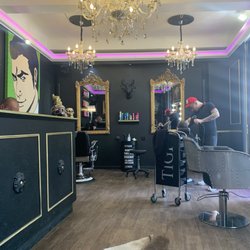 Skalp Coiffure - Nice place, smells good and super friendly.