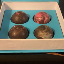 4-piece Gift Box. Mix and match. L-R. T-B. Raspberry. Rose. Caramel. Triple Chocolate. 4-piece Gift Box. Mix and match. L-R. T-B. Raspberry. Rose. Caramel. Triple Chocolate.