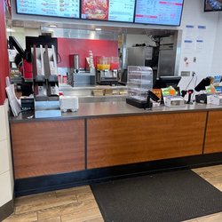 Wendy's - Help with my wrong order please?  Everyone's in the back laughing and having fun.