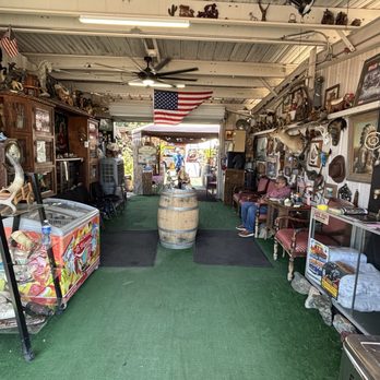 Rodeo Hand Car Wash & Detail - The big waiting area - Auto Detailing Near Me - Clovis, California