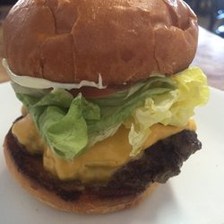 Cafe Moonglow - Super tasty California burger