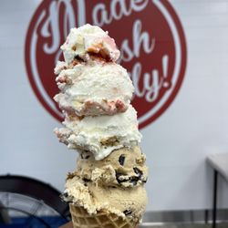 Handel's Homemade Ice Cream Temecula - Coffee and Strawberry Cheesecake