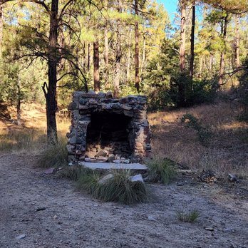 White Rock Trailhead - This is the stone fireplace from an abandoned or burned house. - Hiking Near Me - Prescott, Arizona White Rock Trailhead - This is the stone fireplace from an abandoned or burned house. - Hiking Near Me - Prescott, Arizona