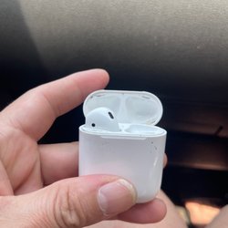 Marshalls - Is one missing and I try to connect it with mi iPhone and yes is no mine